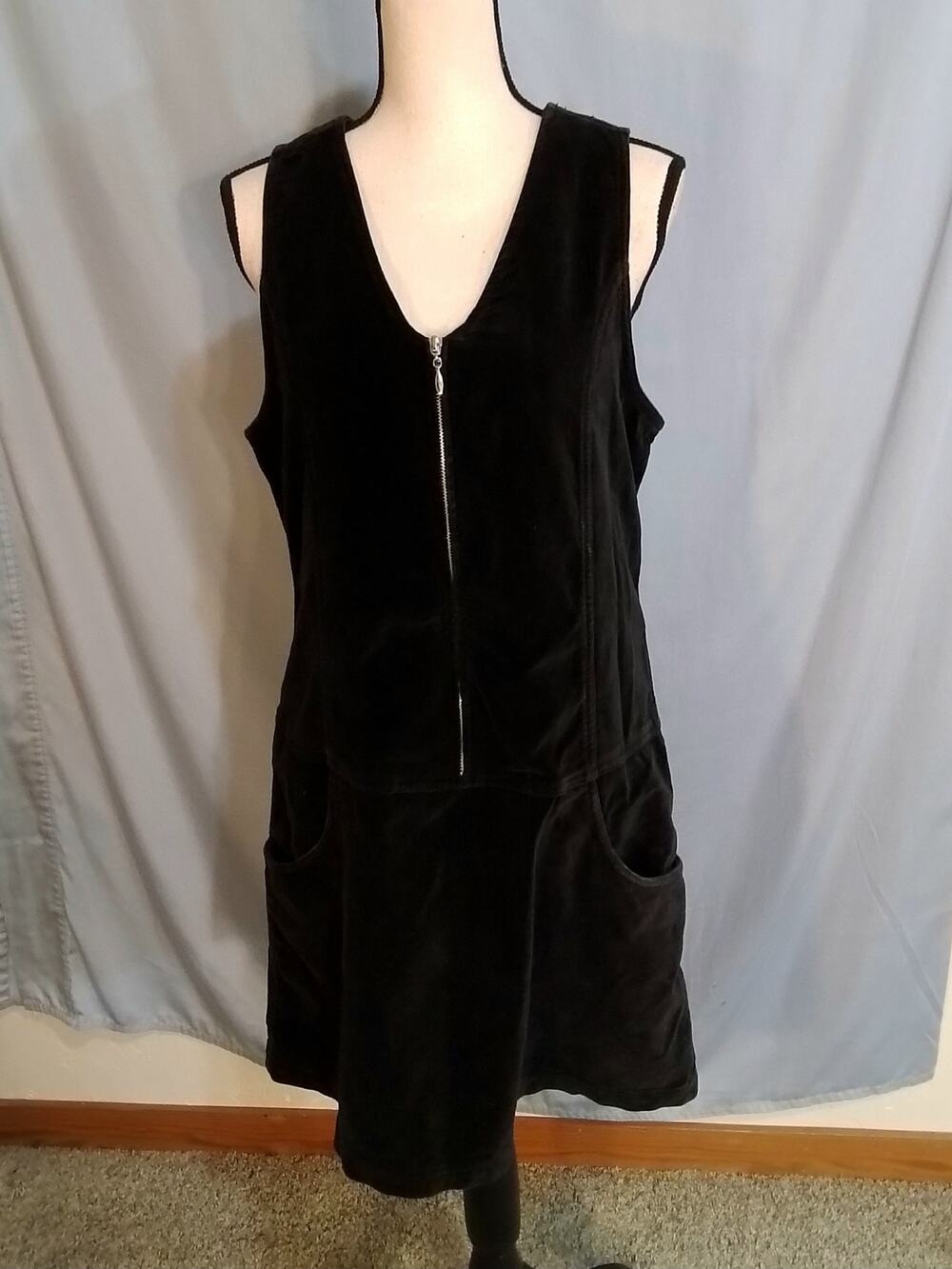 EXP Black sleeveless pinafore dress